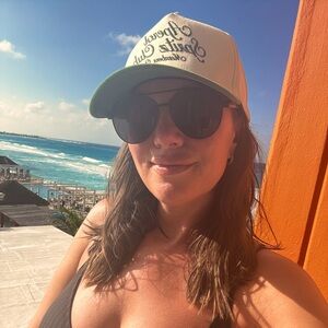 Meet your Posher, Adrienne